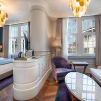 Grand Deluxe Guest Room with 1 King