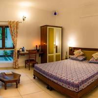 Deluxe Queen Suite