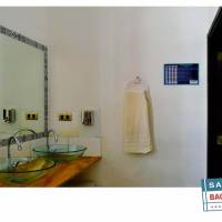  Single Bed in Mixed Dormitory Room with Private Bathroom (6 Adults)