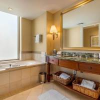 Premier Riverview Room – 1 King Bed