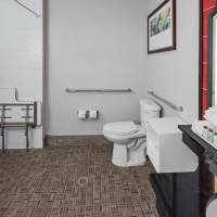 King Room - Hearing Accessible - Roll-in Shower/Non-Smoking