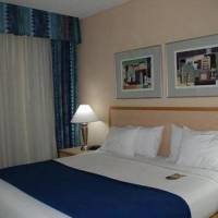 King Suite with Roll-In Shower - Disability Access