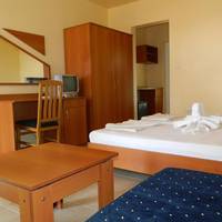 Twin Room (2 Adults + 1 Child)