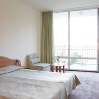 Twin Room with Balcony and Park View