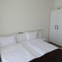 One-Bedroom Suite with Balcony - Free WiFi