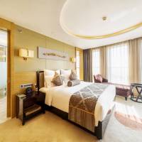 Deluxe Suite with Executive Lounge Access