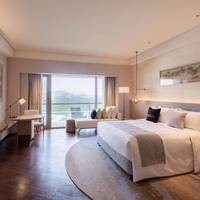 Guest room, 1 King, Garden view, Garden view, Balcony
