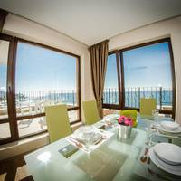 Two-Bedroom Apartment with Balcony (5 Adults)