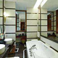 Deluxe Suite with Executive Lounge Access