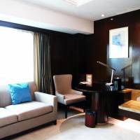 Deluxe Executive King Room (includes free breakfast for one person)
