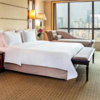 One Bedroom King Suite with Lounge Access - Non-Smoking