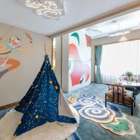 1 King Bed One Bedroom Suite Kids Theme