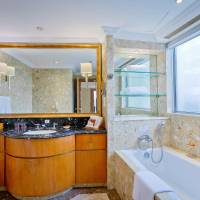 1 King bed Executive Business Suite