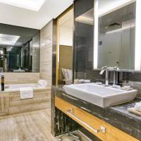 SUPERIOR ROOM, 1 King Bed, City View