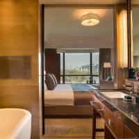 Luxury King Room with City View