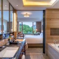 Club Luxury City View Queen Room