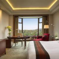 Superior Queen Room with City View
