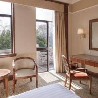 Lakeside King Bed Room