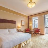 Horizon Lakeside King Bed Room