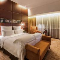Superior King Room with Courtyard View