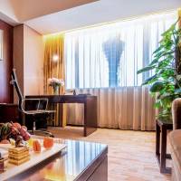 Deluxe King Suite with View