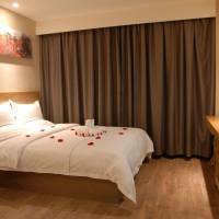 Standard Queen Bed Room