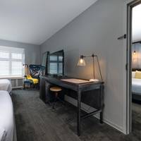 2 Connecting, Guest room, Urban view