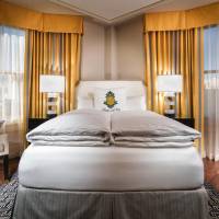 Superior Corner Queen Room 