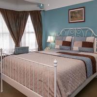 Queen Room with Shared Bathroom