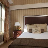 Deluxe King Room with City View