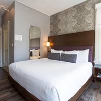 King Room with One King Bed - Non-Smoking