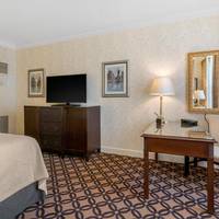 Signature Room 1 King Bed