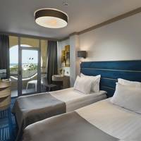 Standard Double or Twin Room with Balcony - Free Parking & Beach Access