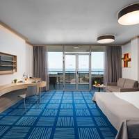 Family Room (2 Adults + 2 Children) - Free Parking & Beach Access