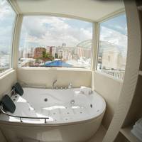 Deluxe Suite with Spa Bath