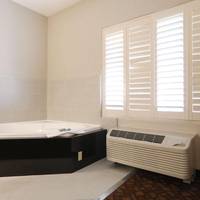 King Suite with Whirlpool - Non-Smoking