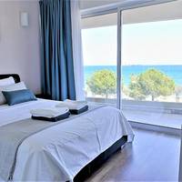 Two-Bedroom Apartment with Front Sea View