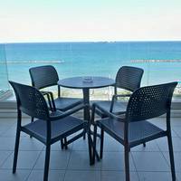 Two-Bedroom Apartment with Front Sea View