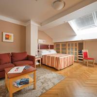 King Studio with Sofa Bed
