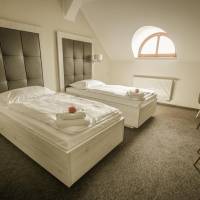 Twin Deluxe Attic Room