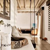 Grand Majestic Retreat Suite with Outdoor Hot Tub