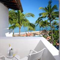 Deluxe Room Ocean View King Bed