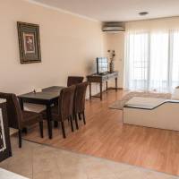 Two-Bedroom Apartment (4 Adults + 2 Children) - Free Beach Access