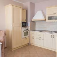 Deluxe One-Bedroom Apartment - Free Beach Access
