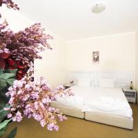 One-Bedroom Apartment with Partial Sea View  (2 Adults + 1 Child) - Free Beach Access
