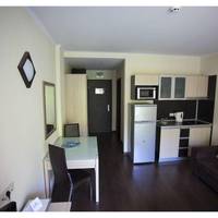 Studio with Balcony - Free Parking