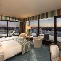 Superior Plus Corner room with park view