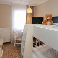 Family Room (2 Adults + 2 Children)