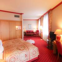King Suite with Lake View