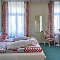 Standard Double Room - railroad side